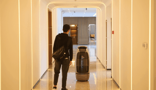 稳中求进：机器人的稳定是酒店智能化的先决条件